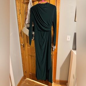 Elegant green long sleeved dress by Betsy and Adam size 10